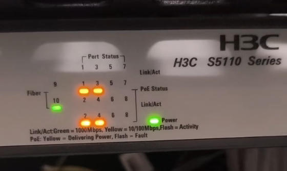 1-4口亮黄灯，5-8口灭